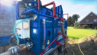 Au&szlig;enansicht des ASAtec SpeedShakers mit Pumpentechnik von SPT Pumpen